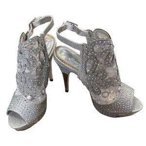 Dazzling Silver metallic sequins and rhinestone platform heels size 6.5